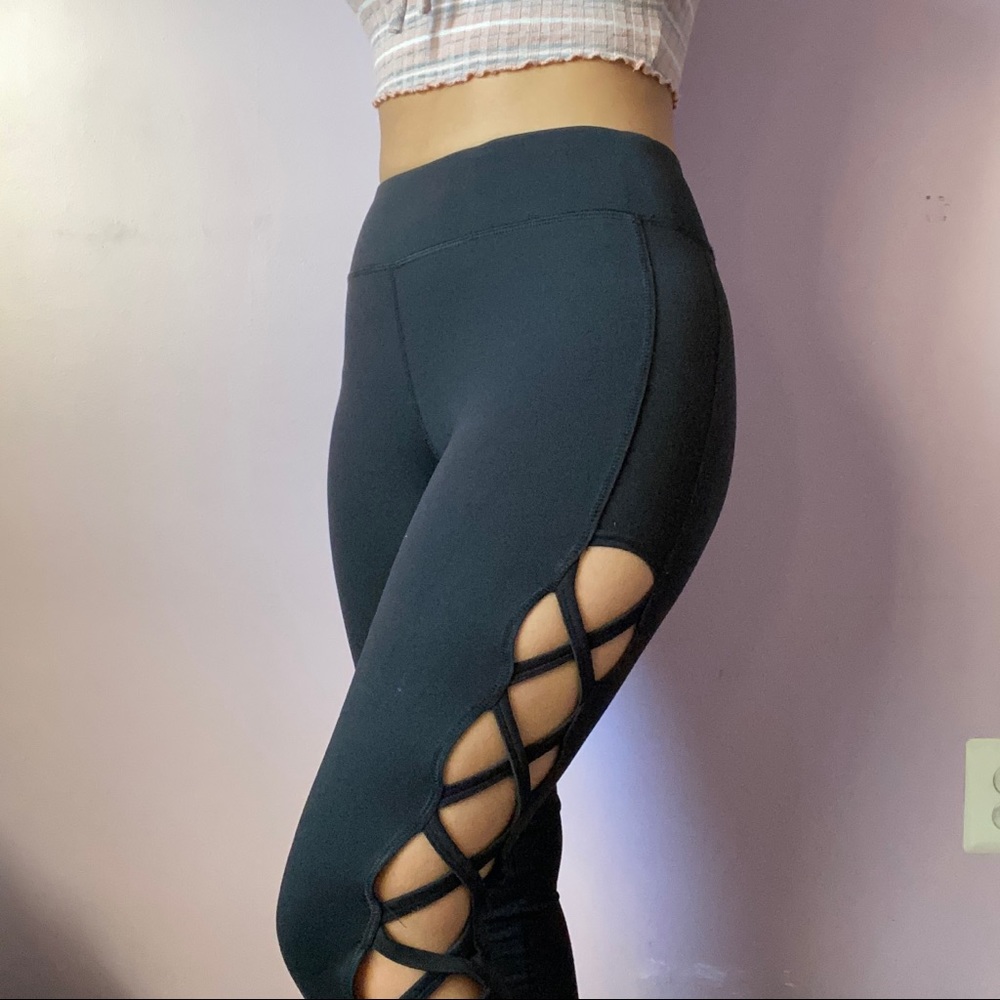 Criss Cross Cut Out Leggings